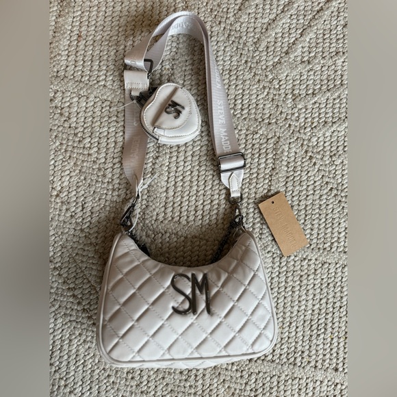 Steve Madden tan BTAMELA Heart
Shoulder Bag NWT - Picture 1 of 6